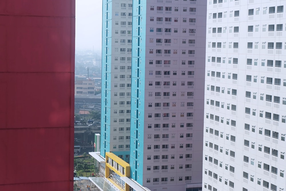 Good Apartment At Green Pramuka City view 4