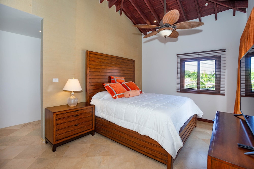 1111 Pearl Court at Pristine Bay view 2