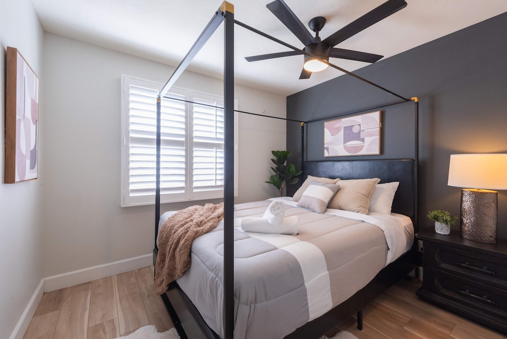 Phoenix 4 BDR Home With Outdoor Entertainment