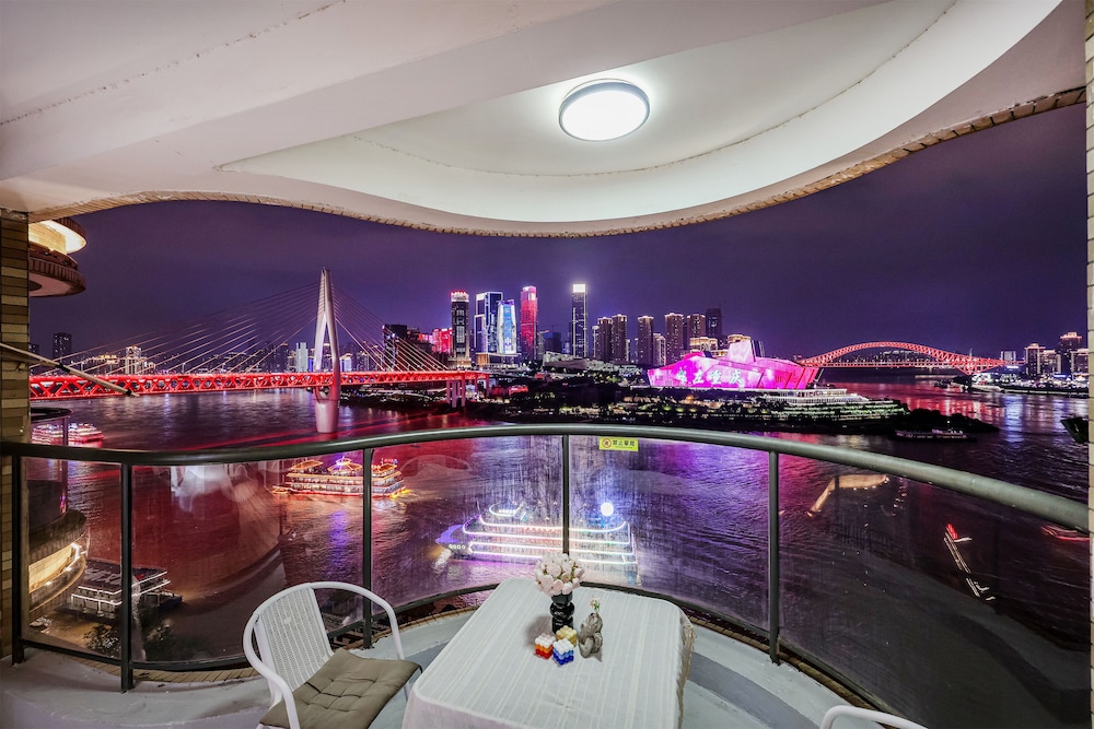 Baihong Riverview Drone Show Apartment