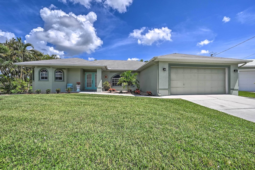 Dog-friendly Escape w/ Dock & Kayaks in Cape Coral