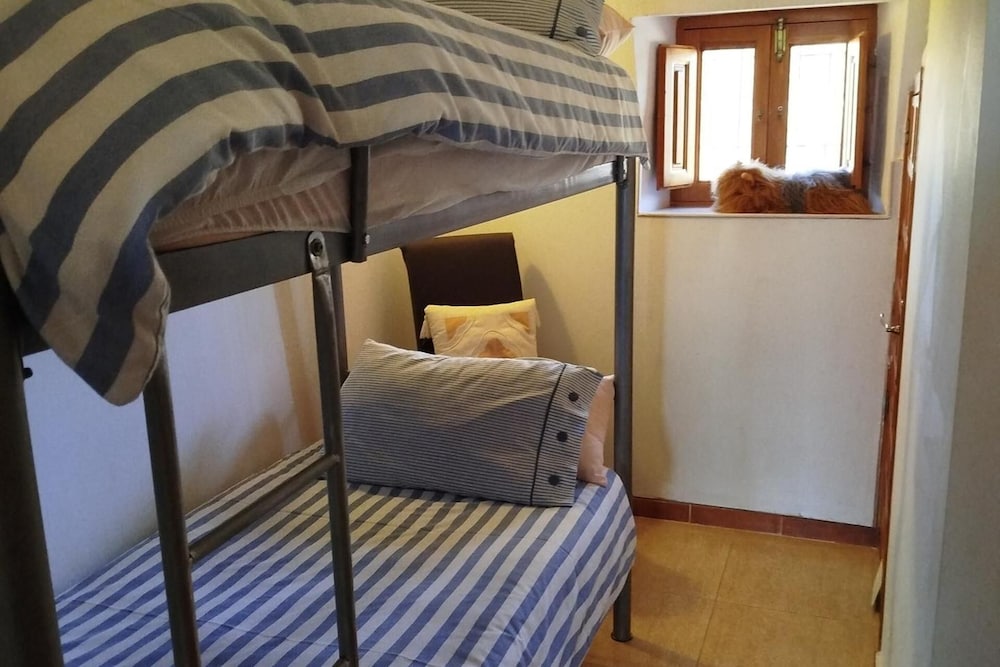 Lorca- Cottage - Sleeps 4 - pet Friendly - Pool