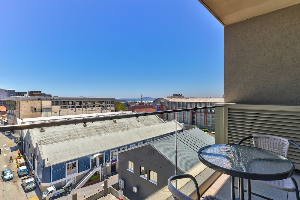 Luxury Family Apartment With Balcony