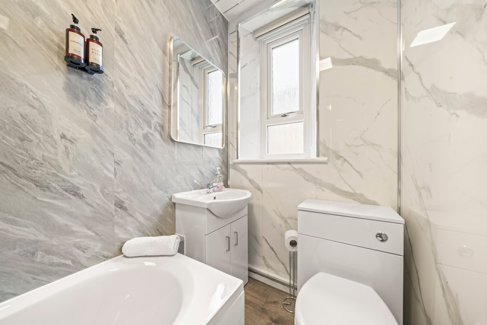 Cosy and Bright 3-Bedroom Flat