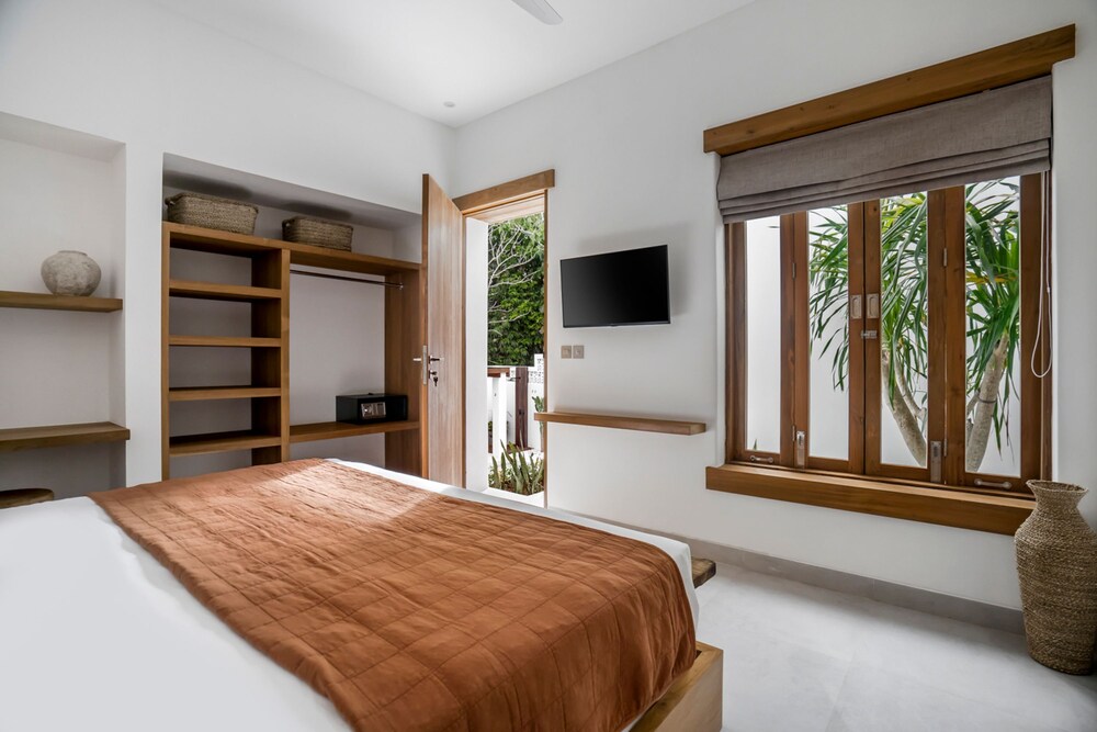 Villa Oasi 1 by Alfred in Bali - Brand New Tropical Luxury 3 BR Bingin Beach