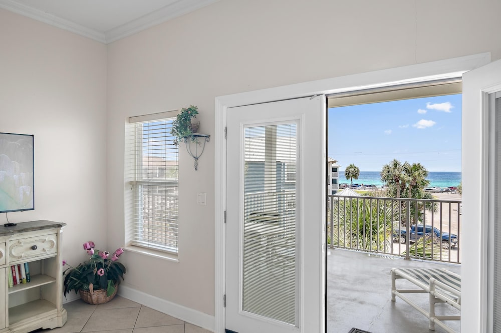 Pavilion Palms 205b