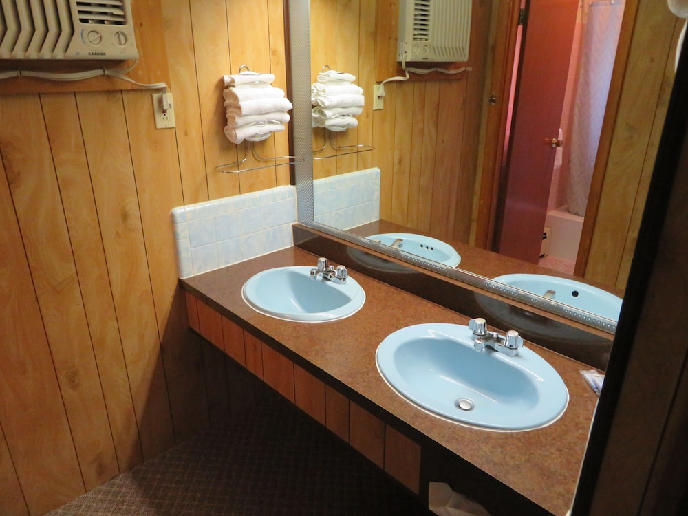 Red Ranch Motel