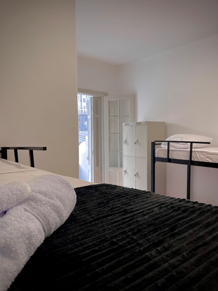 Urban Nomad Hostel & Food