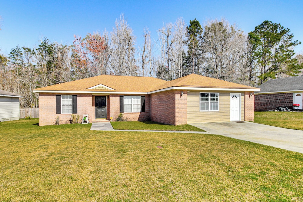 3 Mi to Hunter Army Airfield: Home w/ Serene Deck