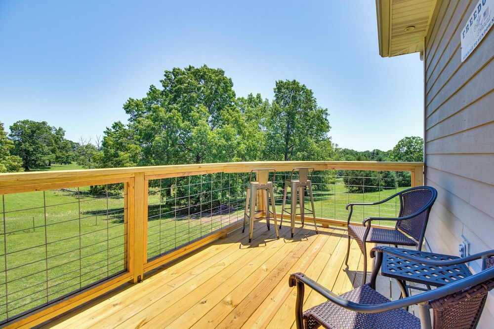 Near Bull Shoals Lake: Spacious Golfer's Getaway!