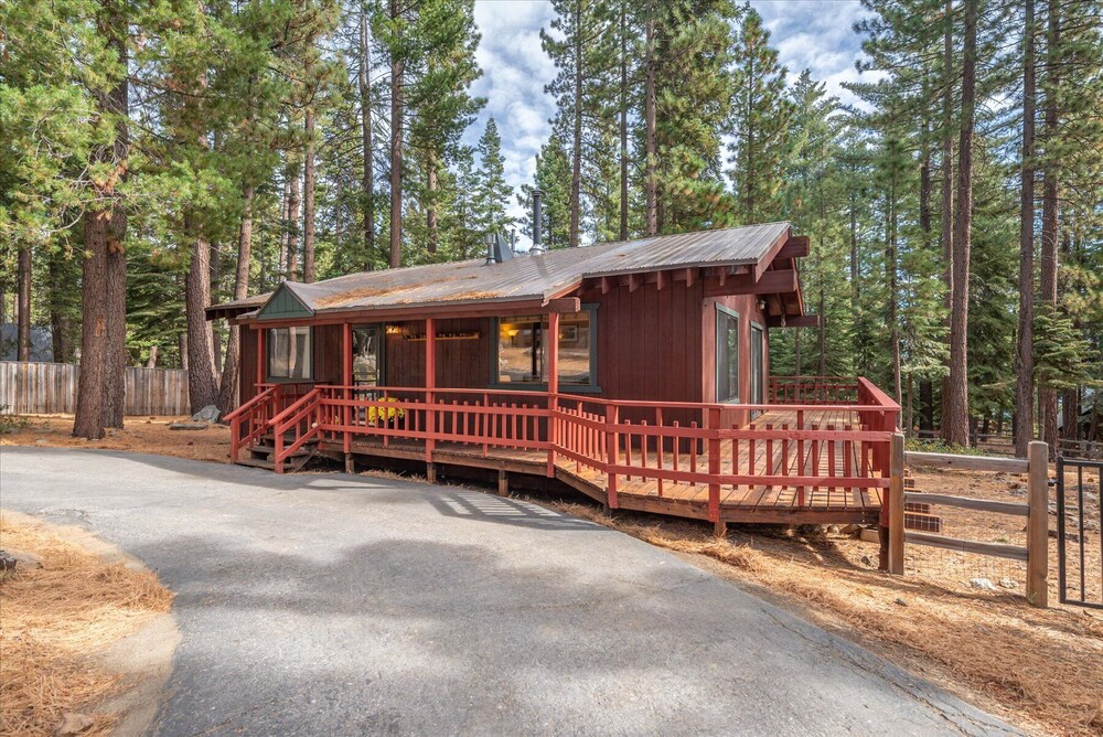 Cozy Pet Friendly Cabin in Lake Tahoe by Sierra Getaways view 3