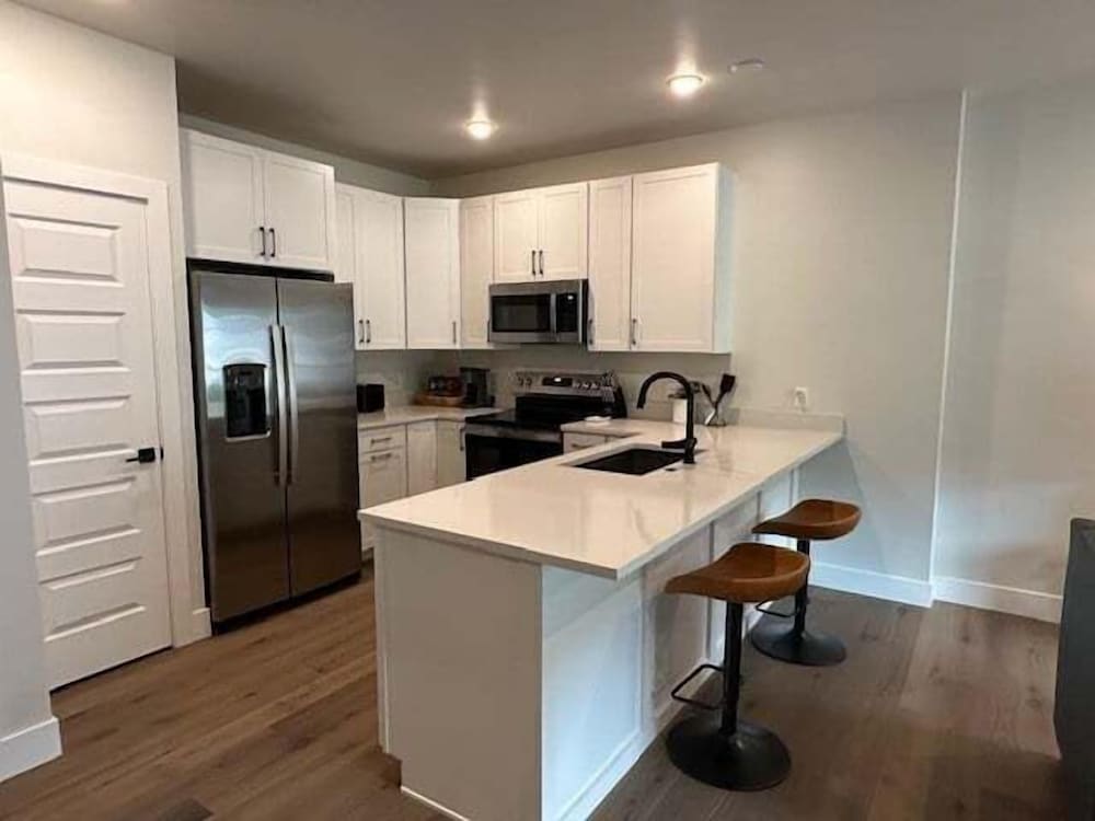 Luxury Stay Meets Family Fun: Premier 1br Retreat 1 Bedroom Condo