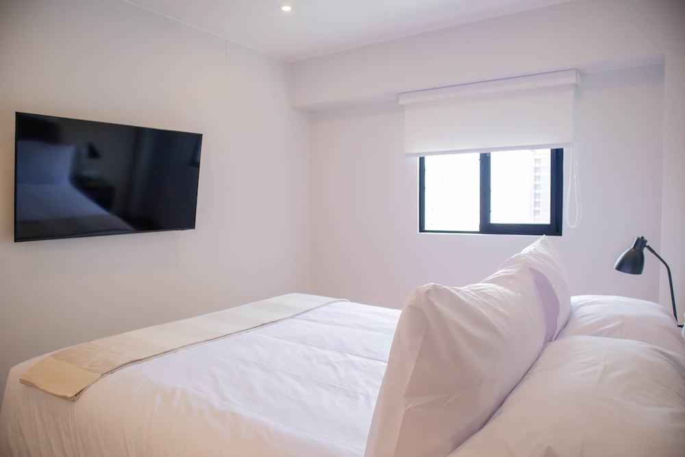 Beautiful 2BR With Fantastic Pool in Miraflores