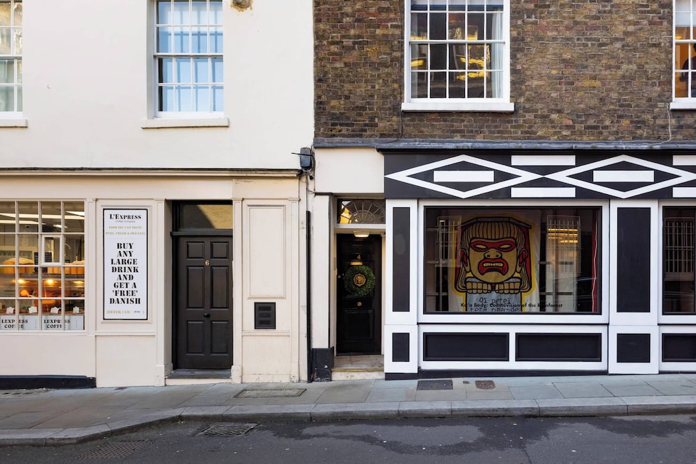 Mayfair 3-bed 5-guest Berkeley Square 1729 House