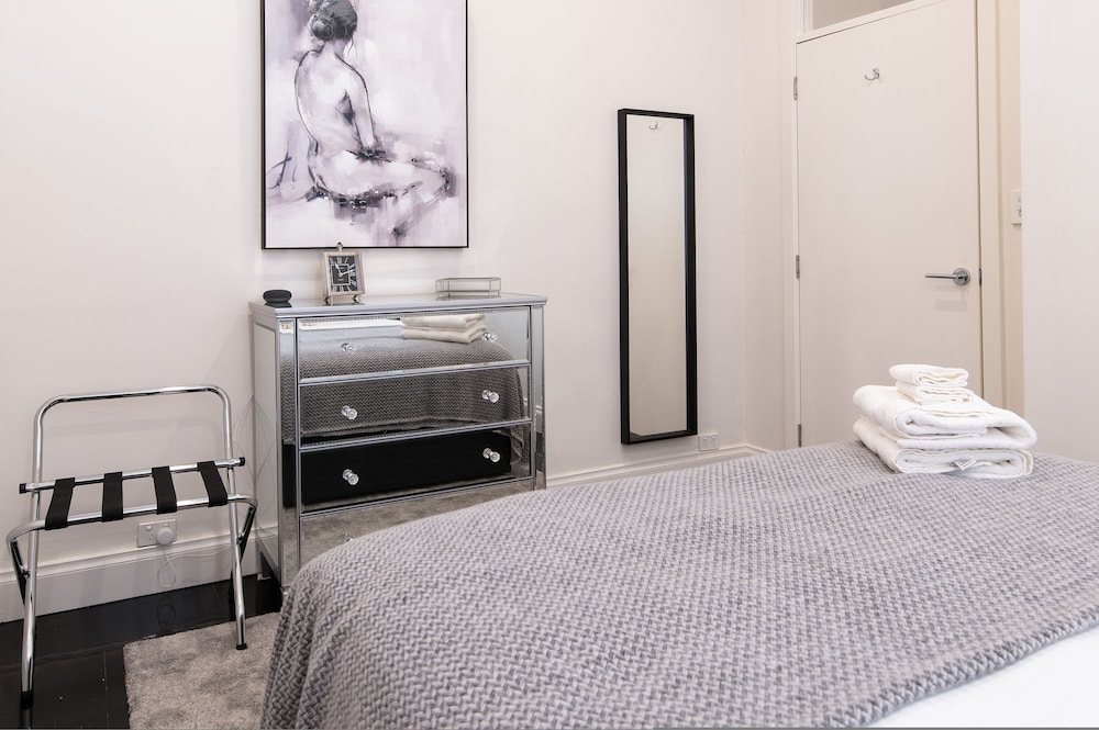 Lovely 2BR Home in Norwood