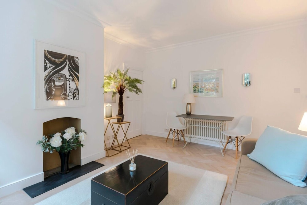 Bright and Leafy 1 Bedroom Flat in the Heart of Chelsea