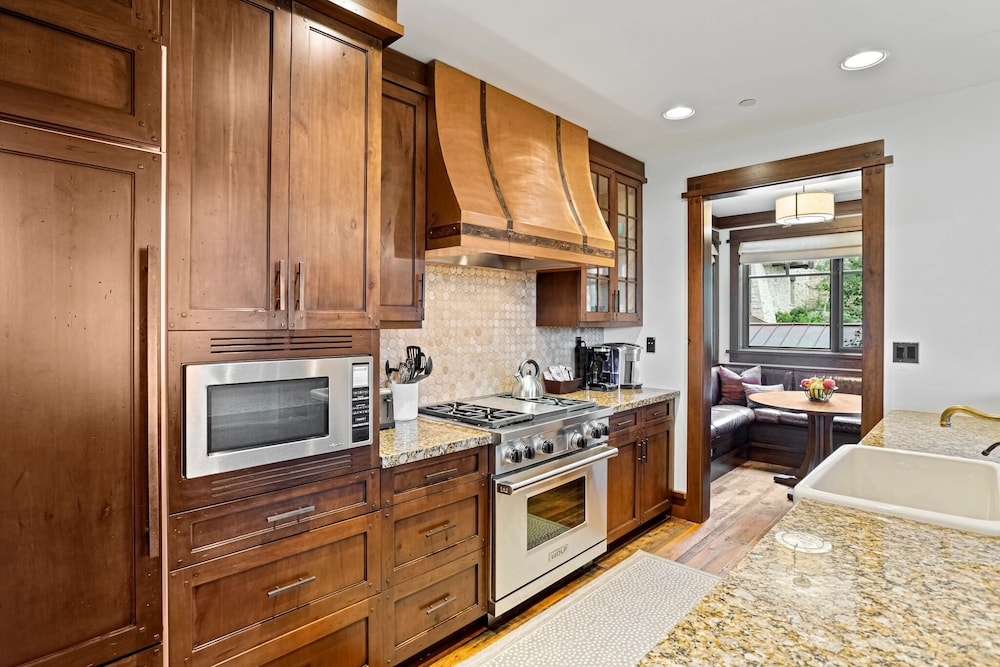 Arrowleaf Lodge at Deer Valley Resort - Three Bedroom Residence #203 3 Condo