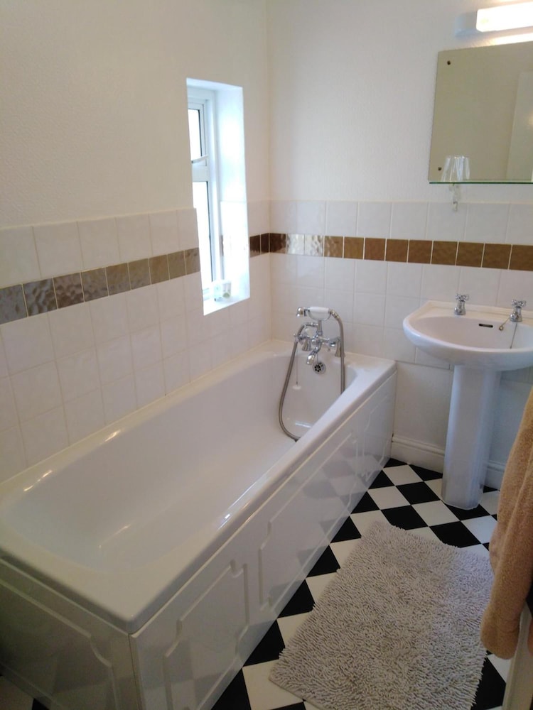 Holly House Bed & Breakfast
