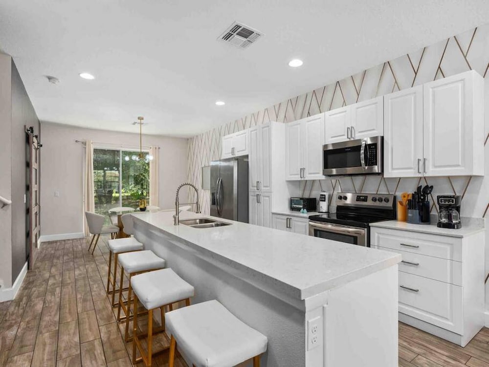Super Calm- Sleeps 17 W Designs Close TO Parks