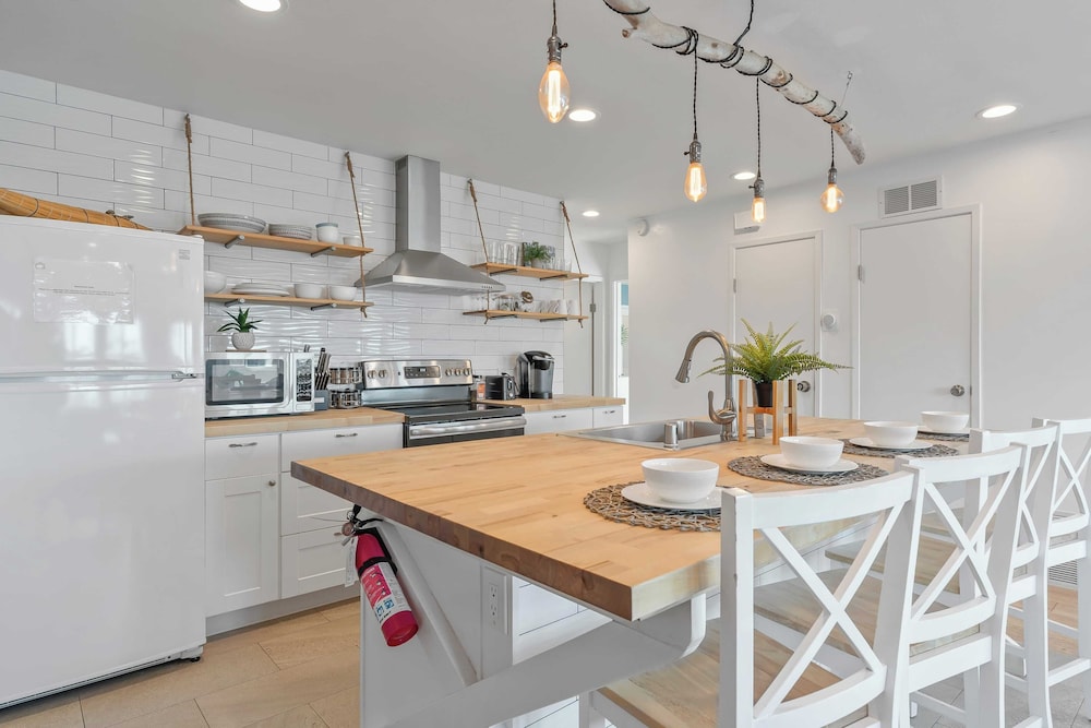 Modern San Clemente Duplex 2 Units w/ Ocean Views, Walk to Trestles Beach