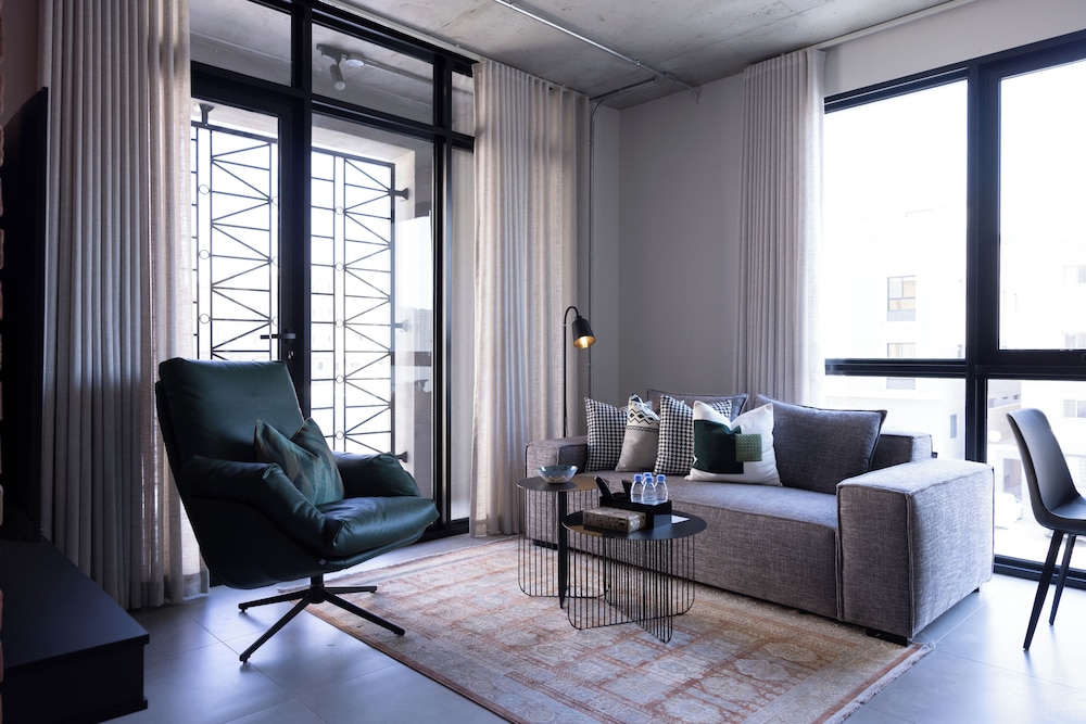 C LIVING 3 - ALMALQA