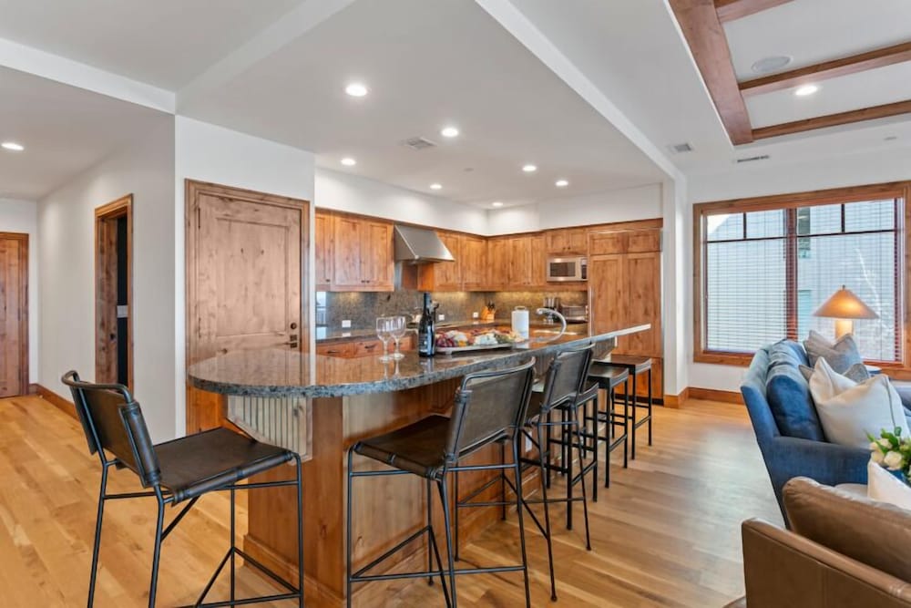 305 - Three Bedroom Shooting Star 3 Condo
