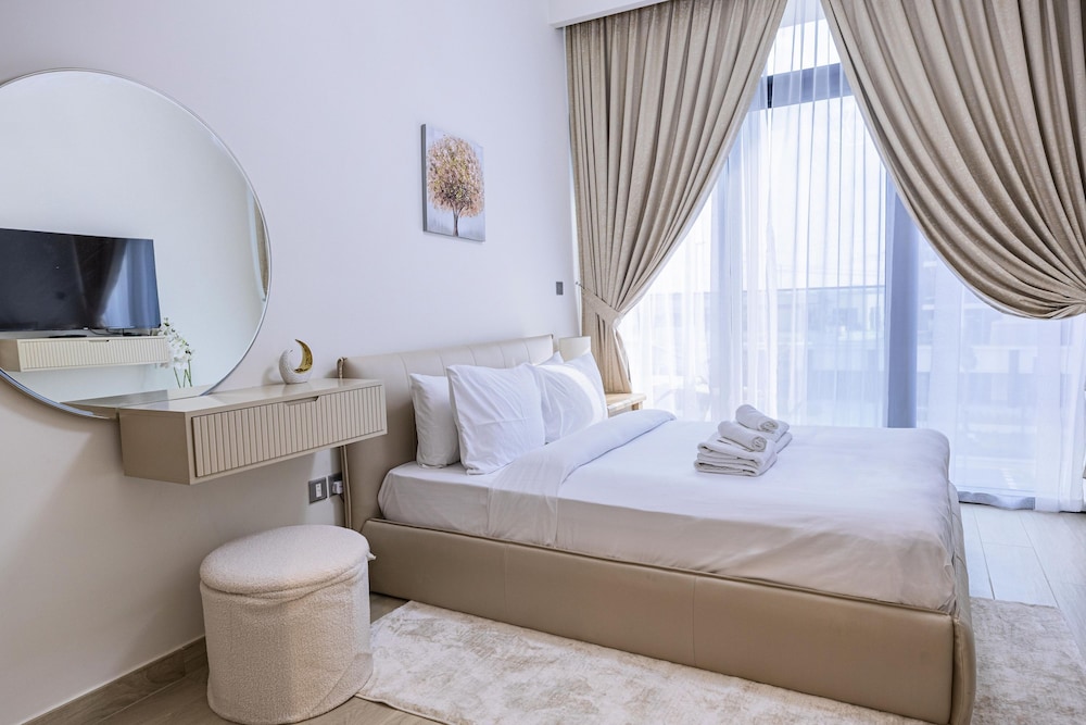 Elite LUX Holiday Homes - Upscale Studio in Azizi Riviera Prime Location Dubai