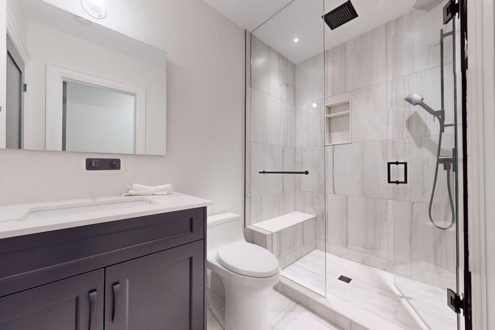 Lucky Mansion Luxury Villa in Fort Erie