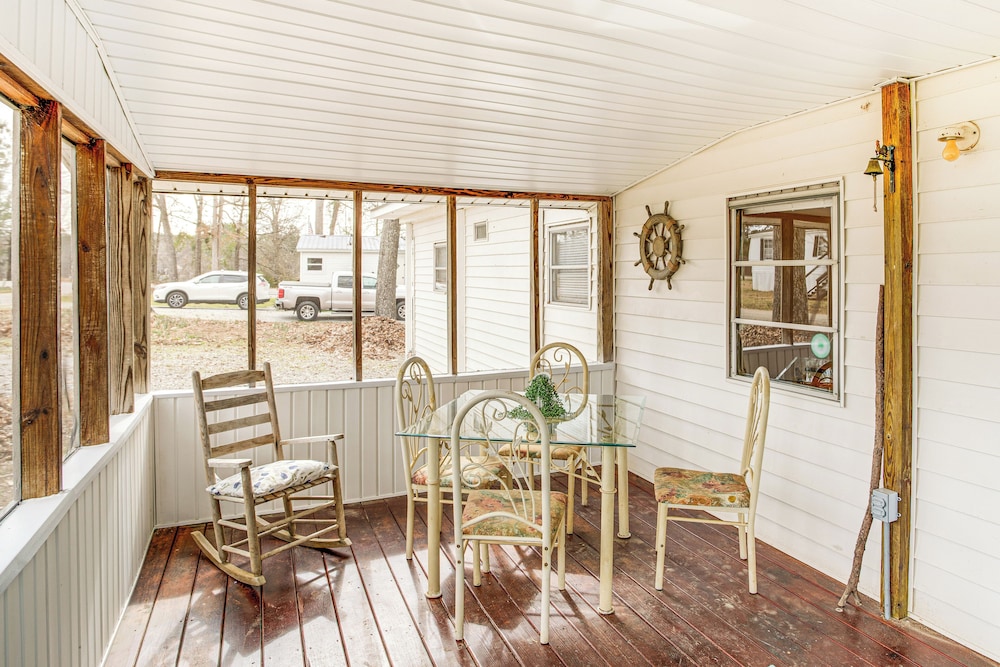 1 Mi to Lake Murray: Pet-friendly Home w/ Deck