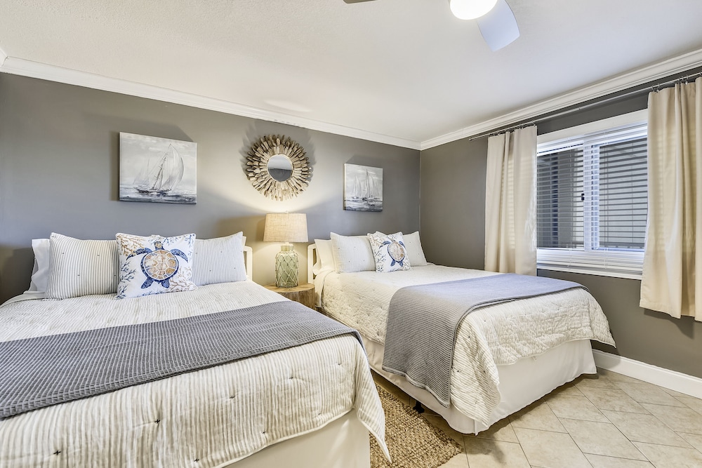Pinnacle Port by Book That Condo view 2