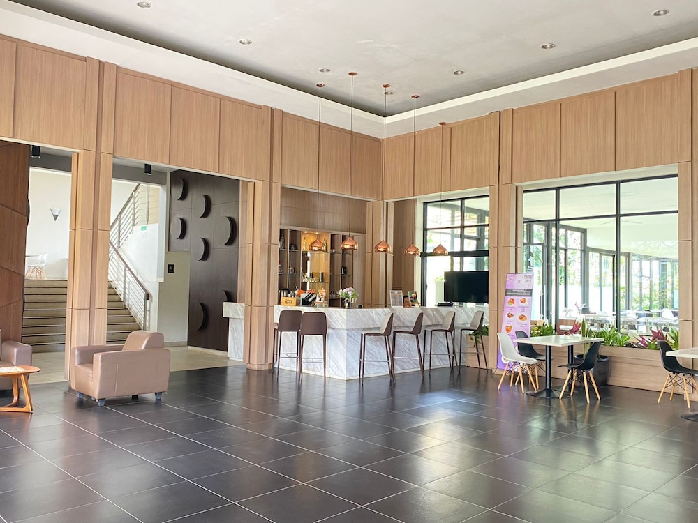 Lobby & Reception