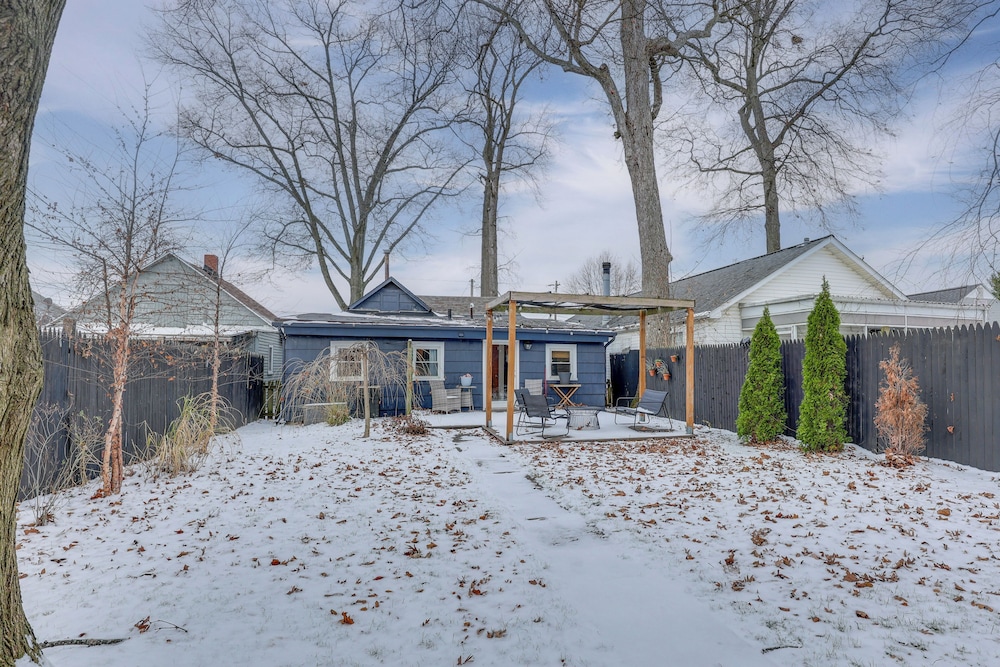 Patio & Lake Views: Family-friendly Canton Retreat
