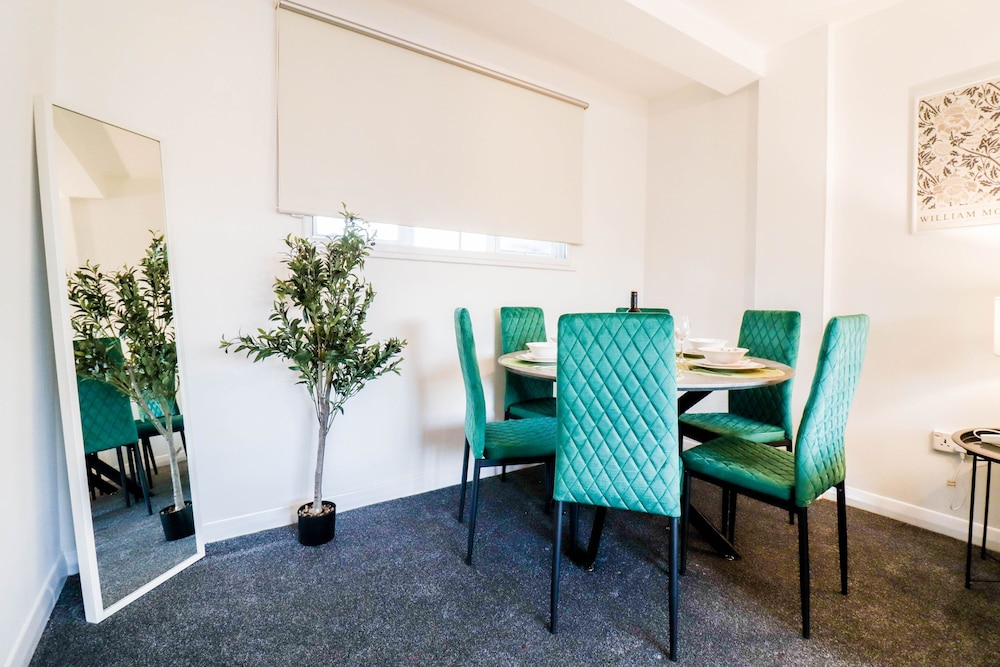 Lovely 3 Bedroom Maisonette
