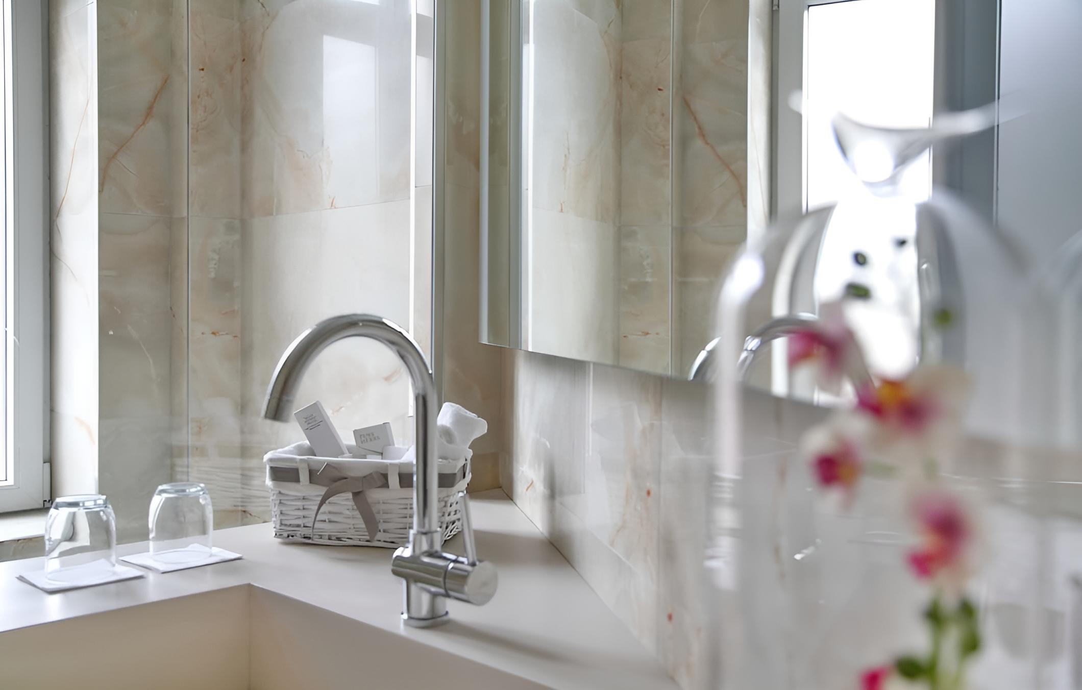 Maccani Luxury Suites