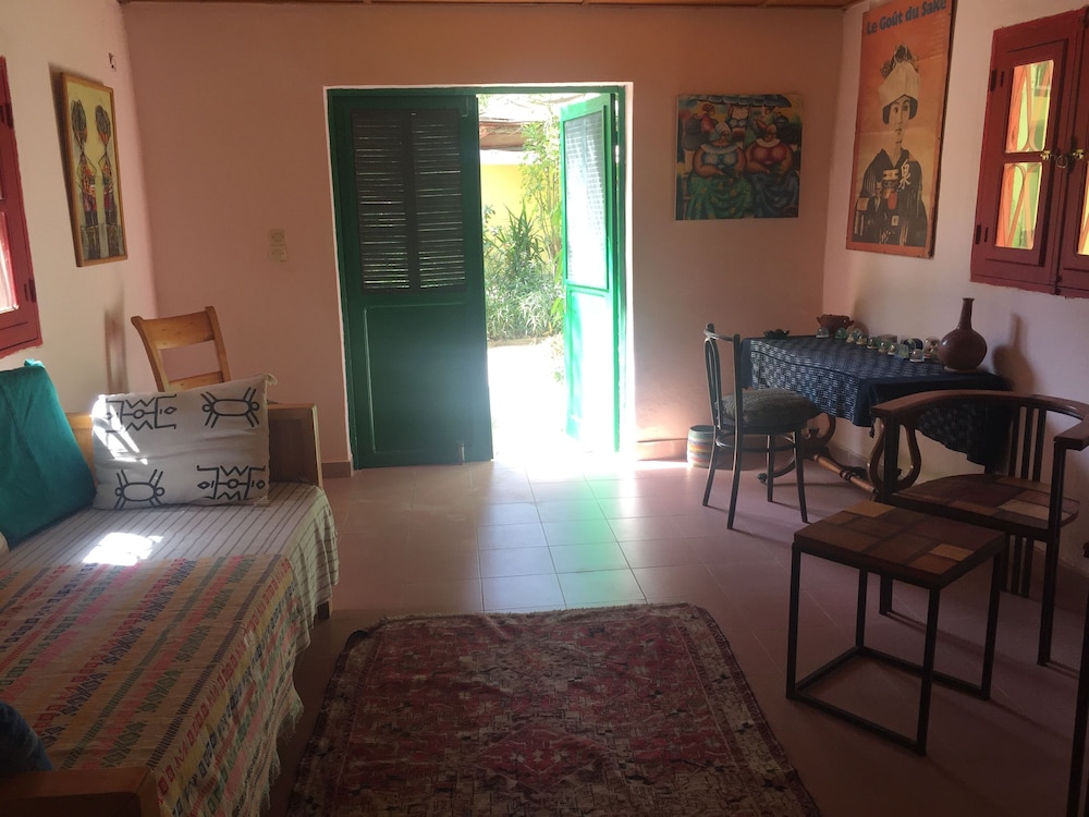 Picturesque Studio Apartment view 4