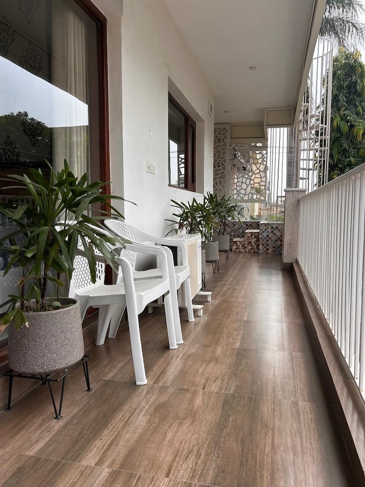 HomiStay - 3BHK