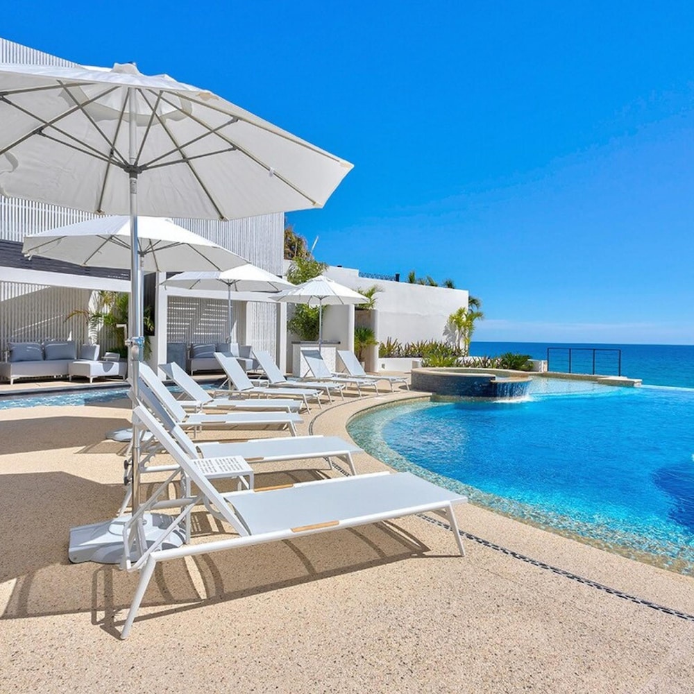Oceanfront 3bd Penthouse Residence