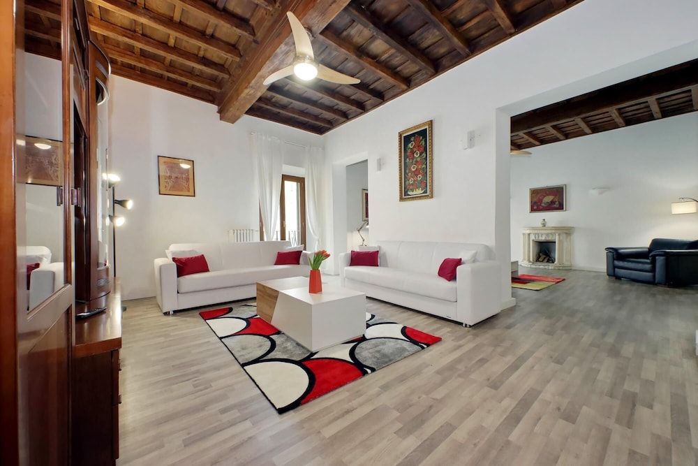 Luxury Navona Apartment