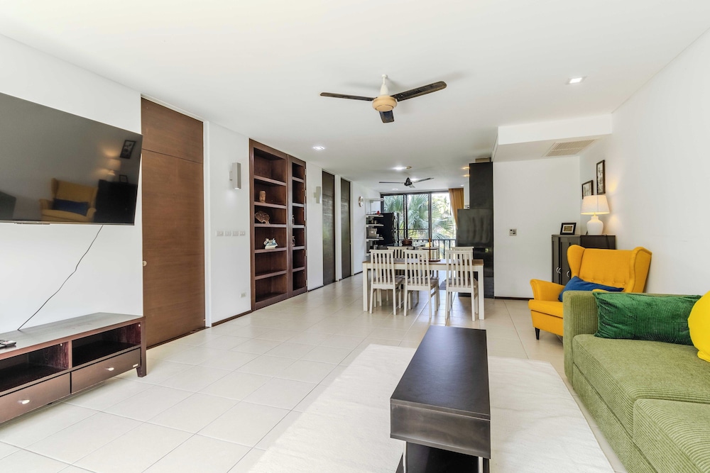 2BR Pool View Short Walk to Beach C254