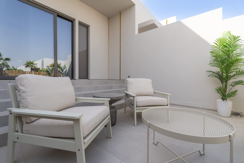 Classy 4-bedroom Villa With Spacious Balcony in Nad Al Sheba