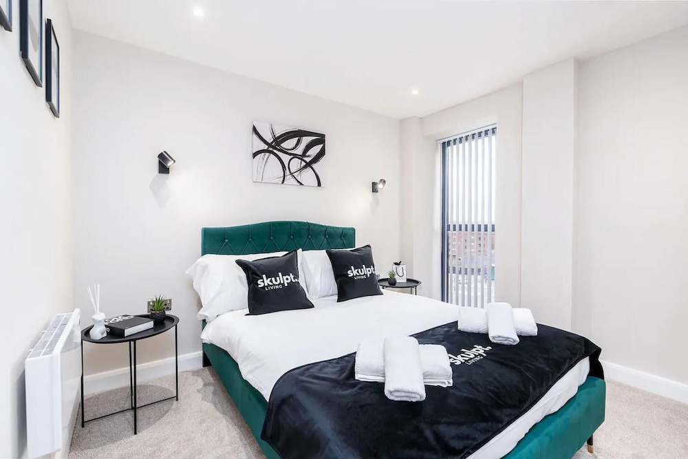 Luxury 1 Bed Apt With City Views Heart of Leeds view 4