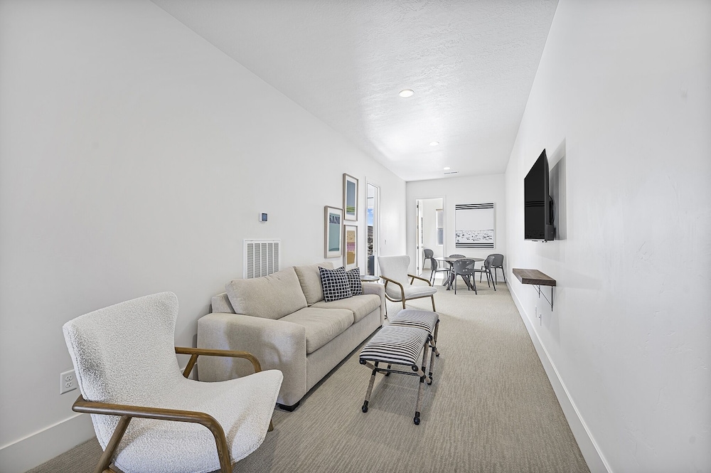 Villa #38 At Bloomington Country Club - Aaa Gateway 4 Bedroom Townhouse