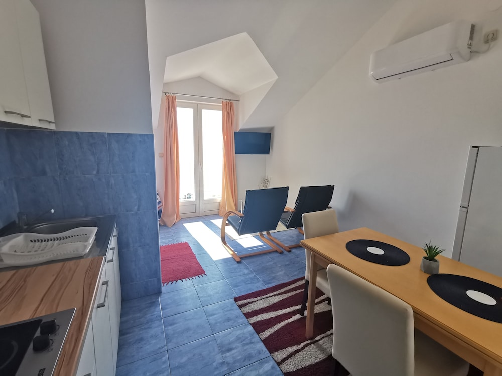 Apartments Lira