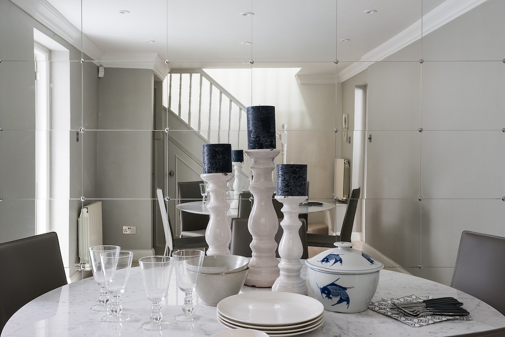 Ultra luxurious London home for 5-7