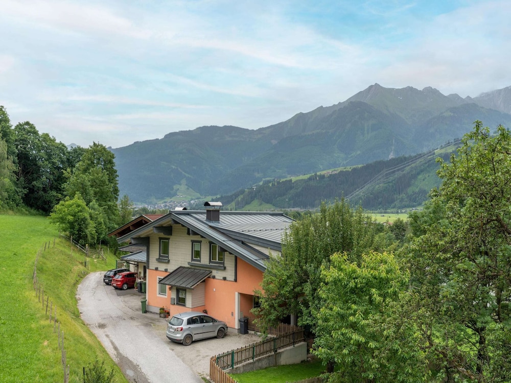 Top Holiday Apartment in Piesendorf