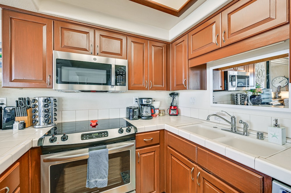 Ocean-view Imperial Beach Condo w/ Community Perks