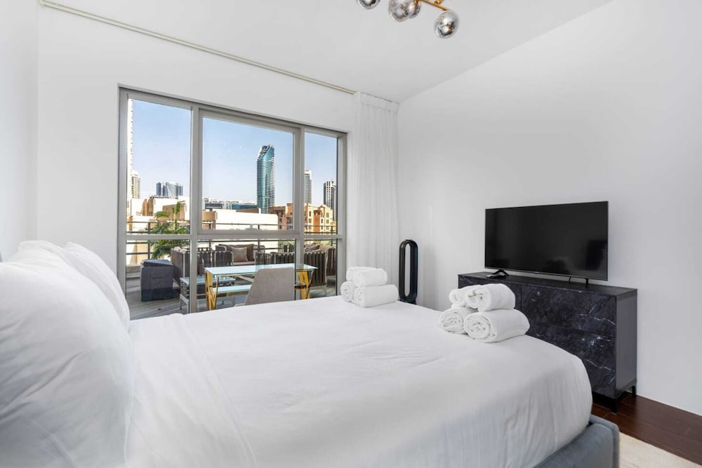 Stylish and Central 1 BD in Downtown Dubai