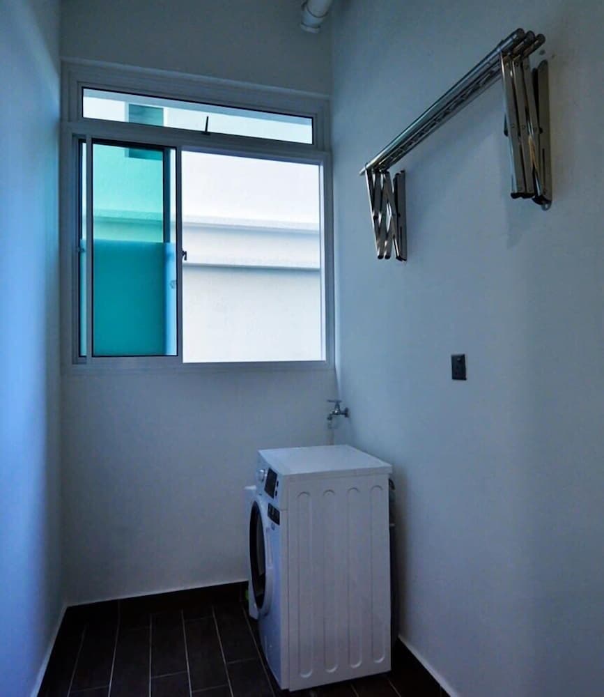 Comfy 2BR Tritower Suite Near JB Ciq, Jbcc & Capri
