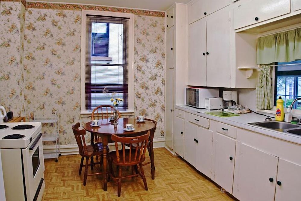 Towle House 1006