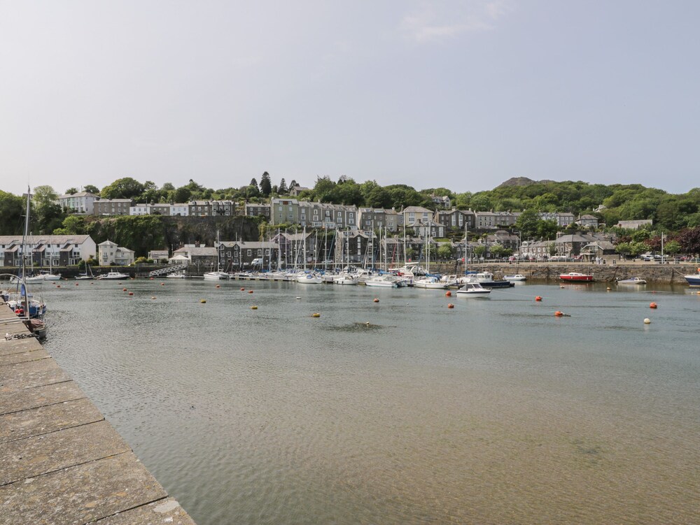 25 South Snowdon Wharf